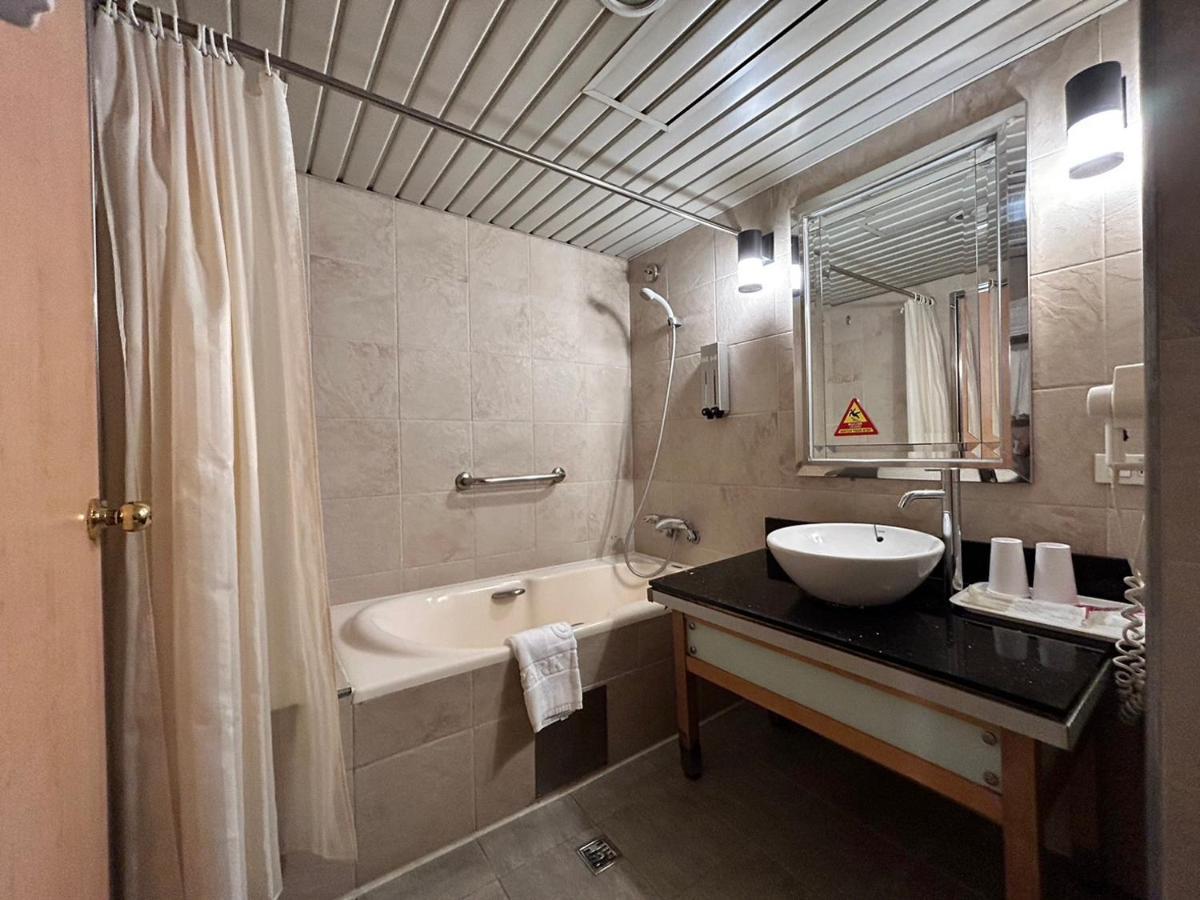 Guide Hotel Zhongli Zhongzheng Таоуан Екстериор снимка